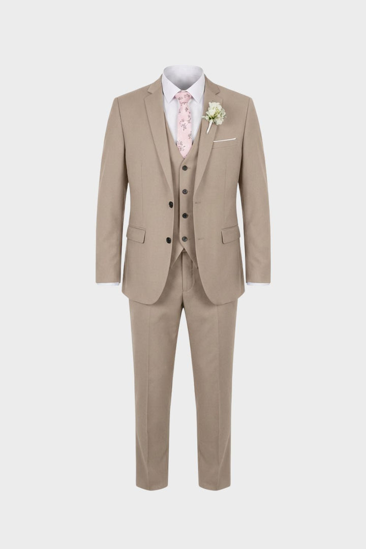 Costume cérémonie homme 3 pièces, gilet, coupe ajustée, style chic et moderne.