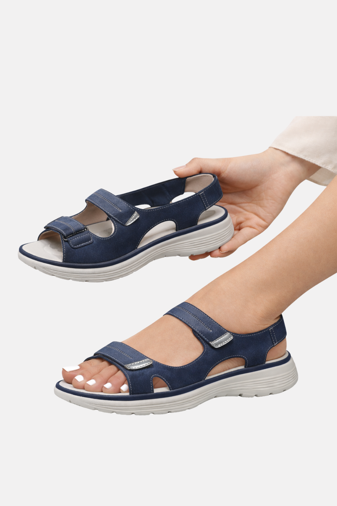 Paire de sandales orthopédiques réglables pour femmes, assurant confort durable et soutien essentiel du pied.
