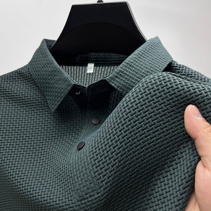 Polo élégant pour homme, confortable, idéal pour les tenues d'été décontractées et sophistiquées.
