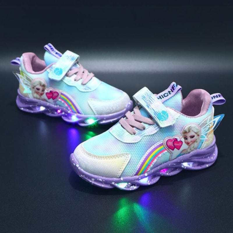 Vue avant de baskets LED pour filles, motif princesse, idéales pour le jeu et le confort.