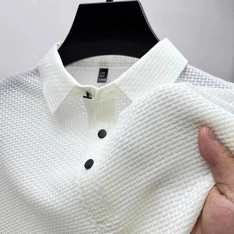 Polo style italien pour homme, couleur vibrante, parfait pour un look estival élégant et respirant.
