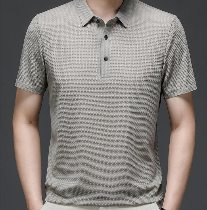 Polo homme élégant, col et patte de boutonnage classiques, un must-have de la mode masculine estivale.