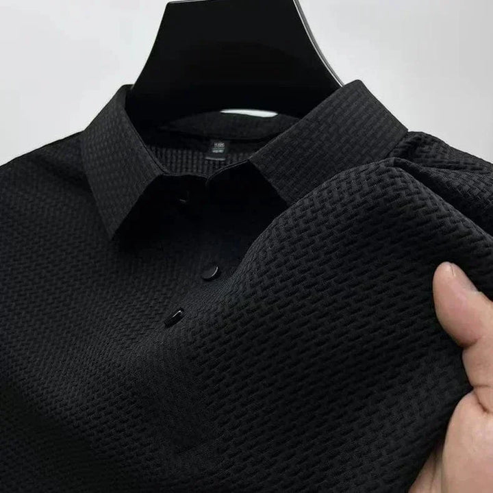 Chemise polo homme, design italien moderne, tissu léger et frais pour un confort optimal en été.