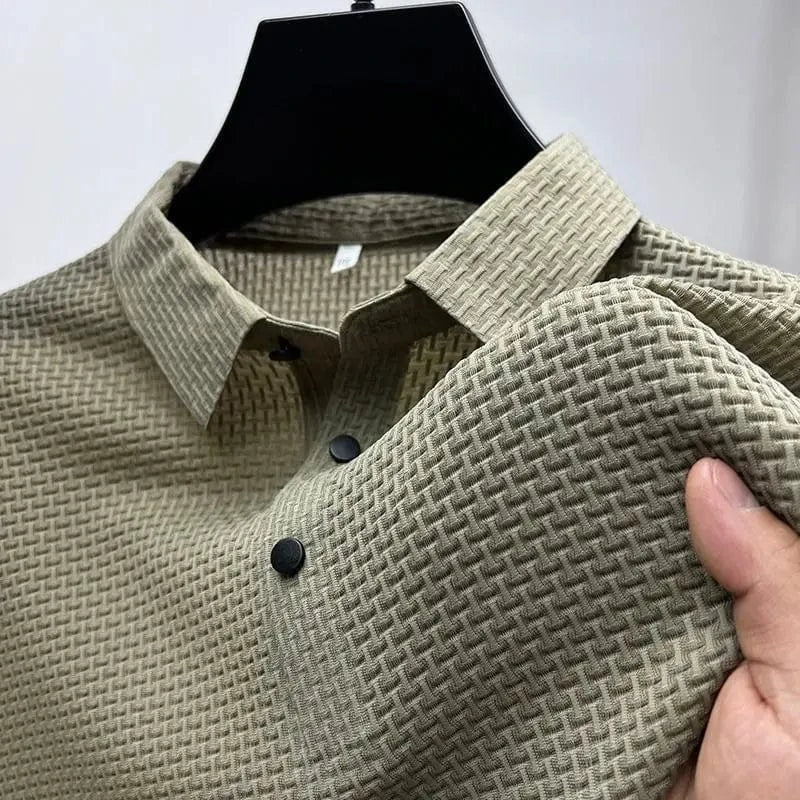 Polo décontracté chic pour homme, style italien, respirant, un essentiel pour la mode masculine estivale.
