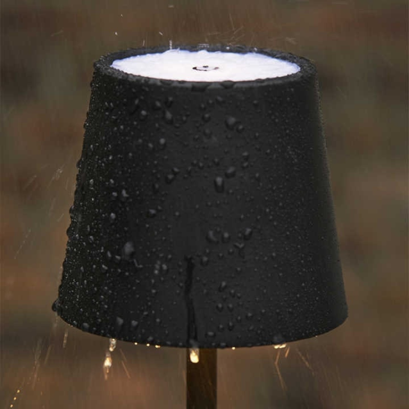 Lampe de table LED moderne, sans fil, lumière douce et rechargeable pour une ambiance relaxante.
