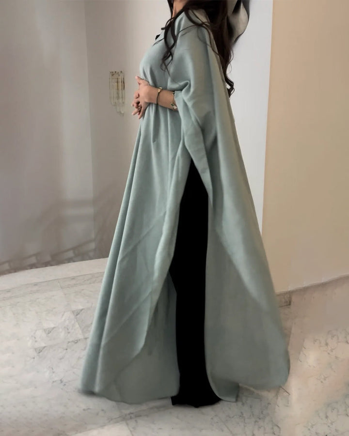 Abaya maxi fluide en lin, coupe ample et élégante.  Parfait pour toutes occasions.