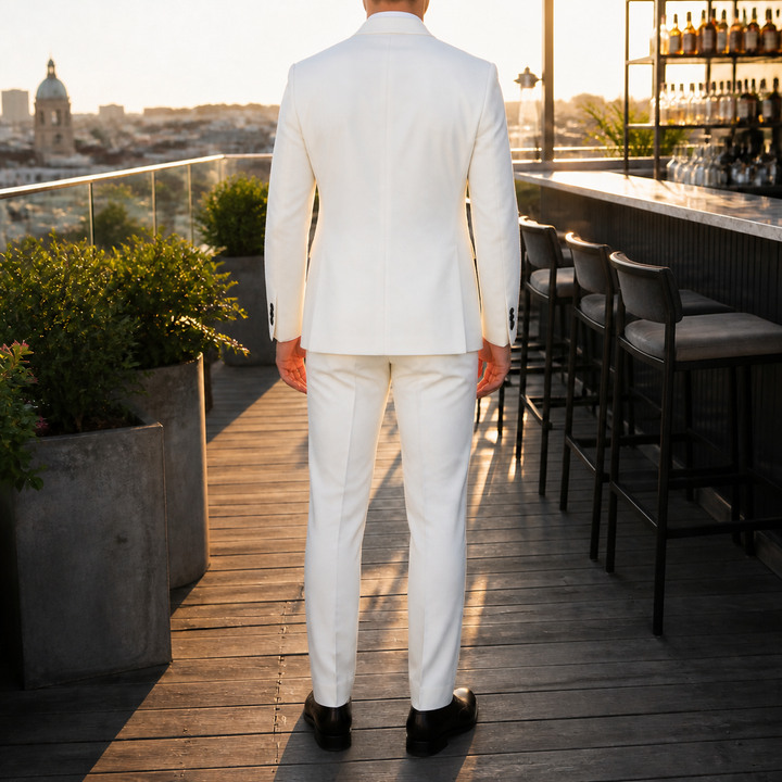 Ensemble de costume mariage homme, avec gilet pour une touche de distinction.