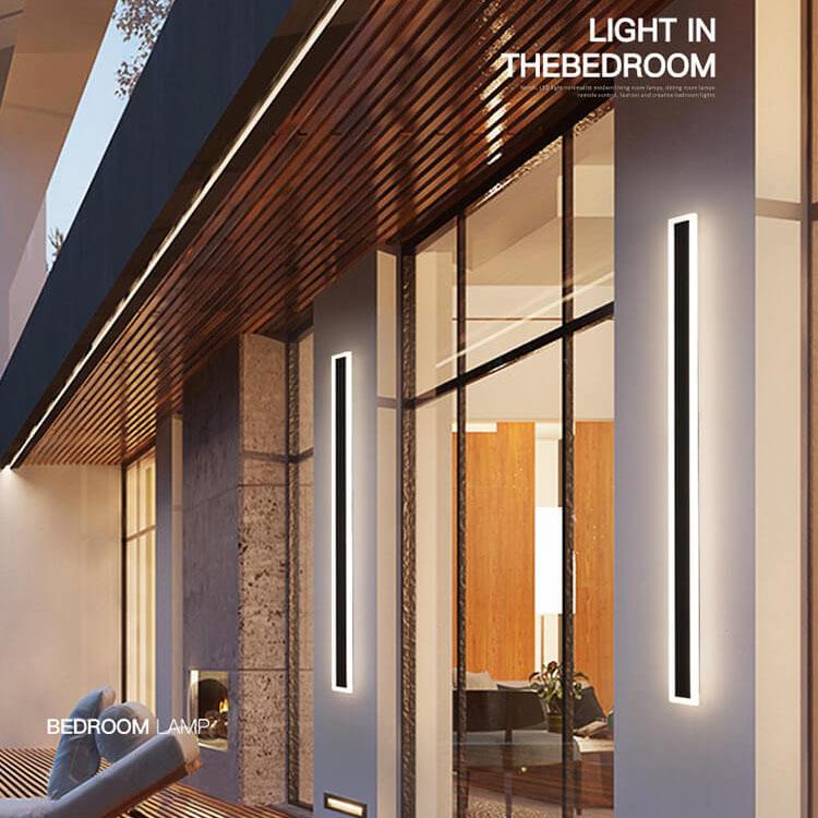 Applique d'extérieur LED moderne, design minimaliste, illumine la façade avec une lumière douce et un style linéaire élégant.