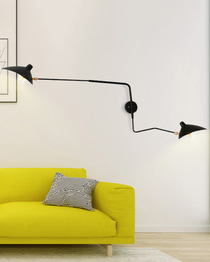 Applique murale articulée à double bras. Éclairage moderne et ajustable. Design minimaliste.