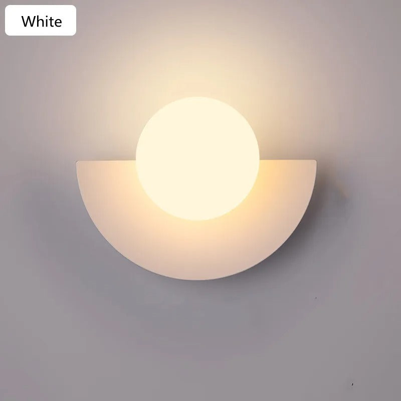 "Applique murale demi-cercle moderne nordique, design blanc, pour intérieur élégant et lumineux."