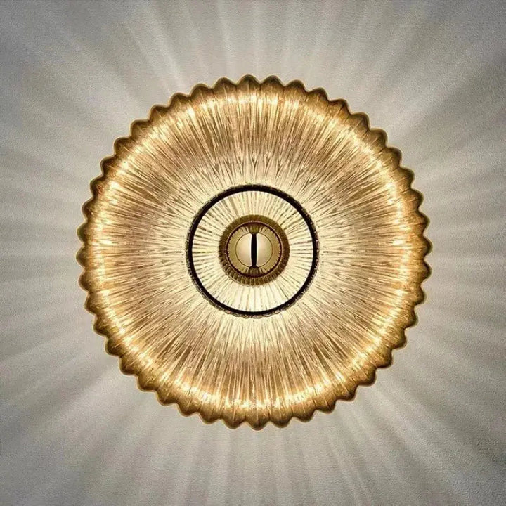 Applique murale design en verre. Lumière douce et chaleureuse. Style moderne et élégant.