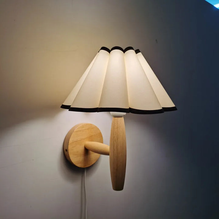 Applique murale design nordique, bois, LED intégrée. Lumière douce et tamisée, idéale chambre, salon.