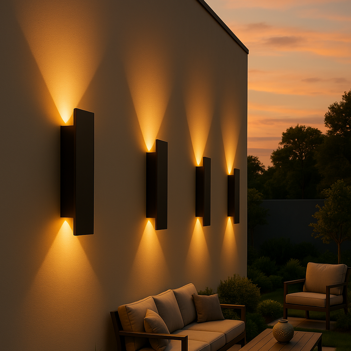 Applique murale extérieure LED, résistante aux intempéries. Design moderne et élégant pour jardin, terrasse ou balcon.