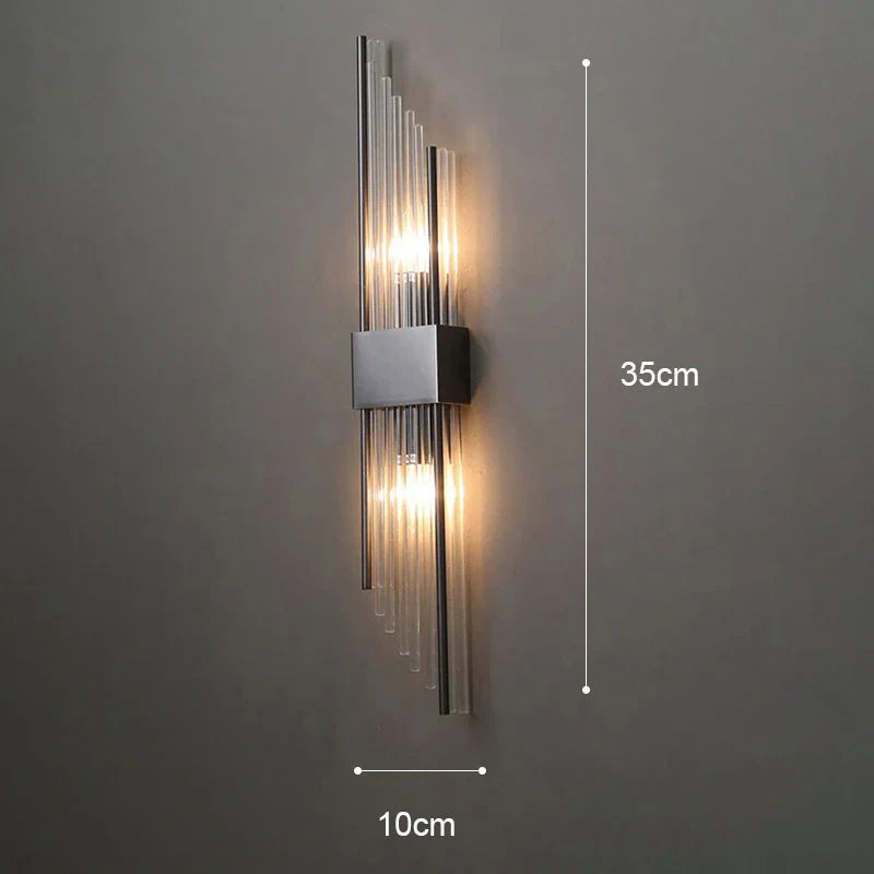 Applique murale LED design moderne.  Éclairage chambre élégant,  finitions dorée, noire ou blanche.