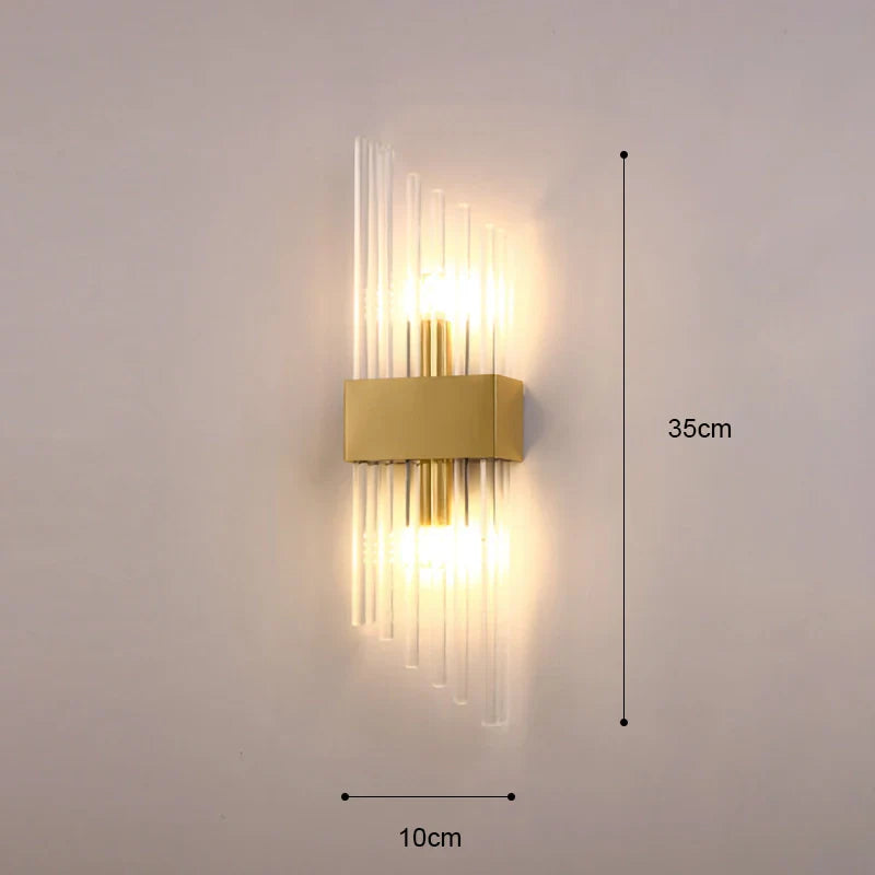 Applique murale LED design moderne.  Éclairage chambre élégant,  finitions dorée, noire ou blanche.