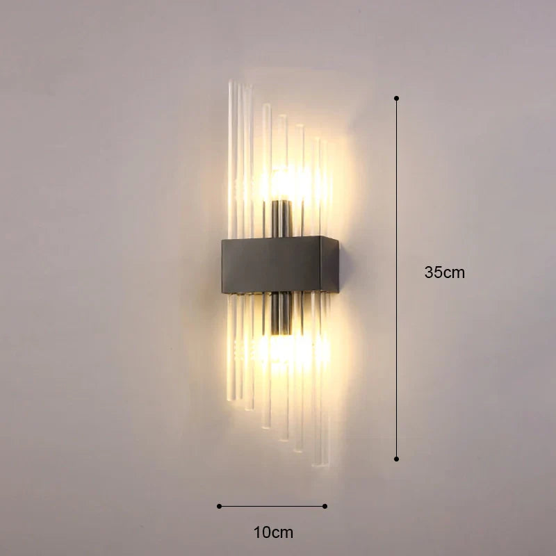 Applique murale LED design moderne.  Éclairage chambre élégant,  finitions dorée, noire ou blanche.