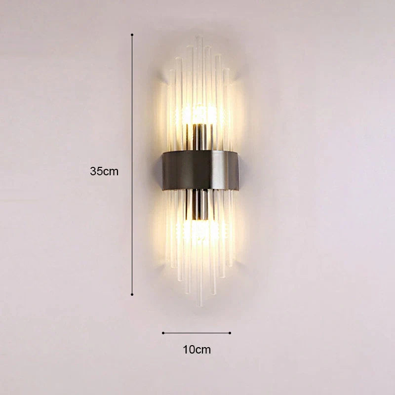 Applique murale LED design moderne.  Éclairage chambre élégant,  finitions dorée, noire ou blanche.