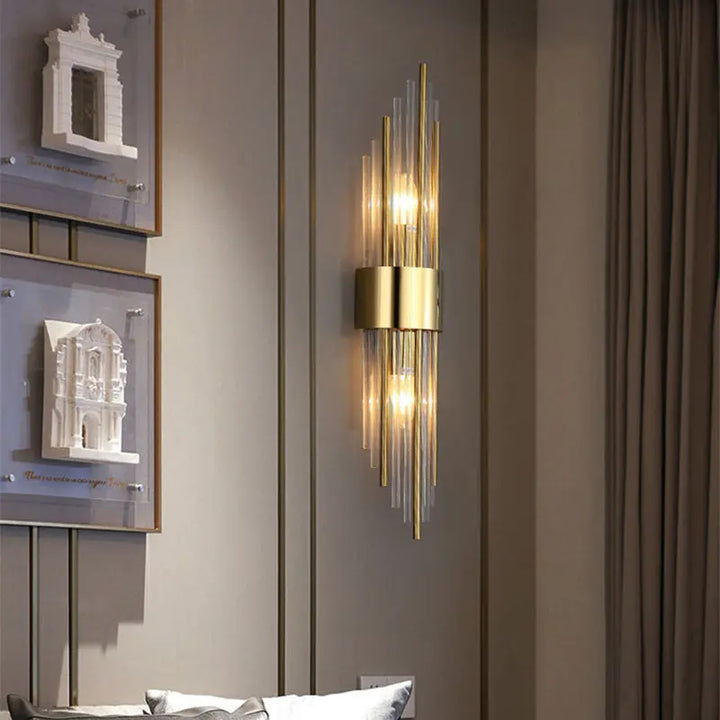 Applique murale LED design moderne.  Éclairage chambre élégant,  finitions dorée, noire ou blanche.