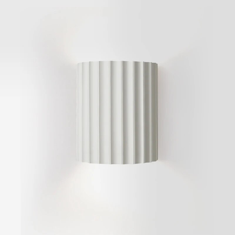 Applique murale LED design moderne en résine. Éclairage doux et homogène. Idéale salon, chambre.