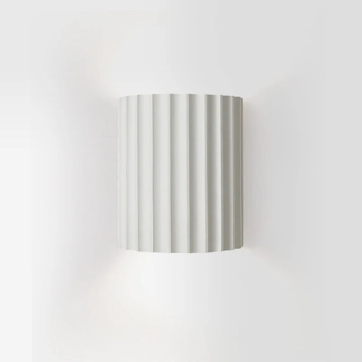 Applique murale LED design moderne en résine. Éclairage doux et homogène. Idéale salon, chambre.