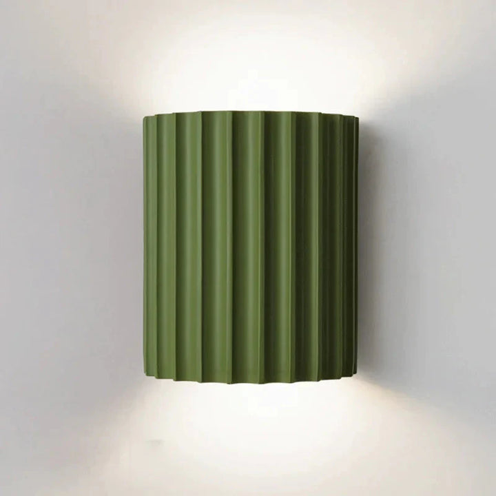 Applique murale LED design moderne en résine. Éclairage doux et homogène. Idéale salon, chambre.