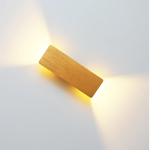 "Applique murale LED élégante en aluminium, éclairage bidirectionnel vers haut et bas, design épuré pour intérieur moderne."