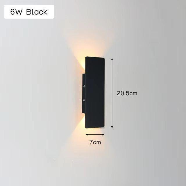 Applique murale LED extérieure moderne en aluminium. Design contemporain, résistant aux intempéries. Éclairage LED élégant.