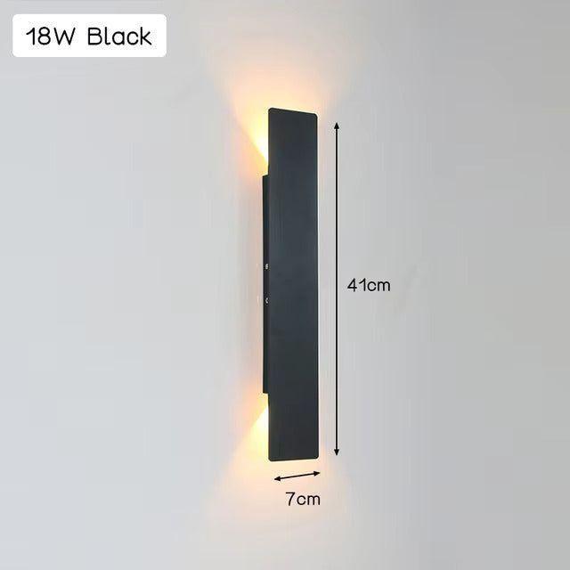 Applique murale LED extérieure moderne en aluminium. Design contemporain, résistant aux intempéries. Éclairage LED élégant.