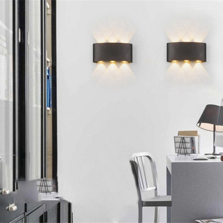 Applique murale LED extérieure moderne, étanche. Design élégant, éclairage efficace.