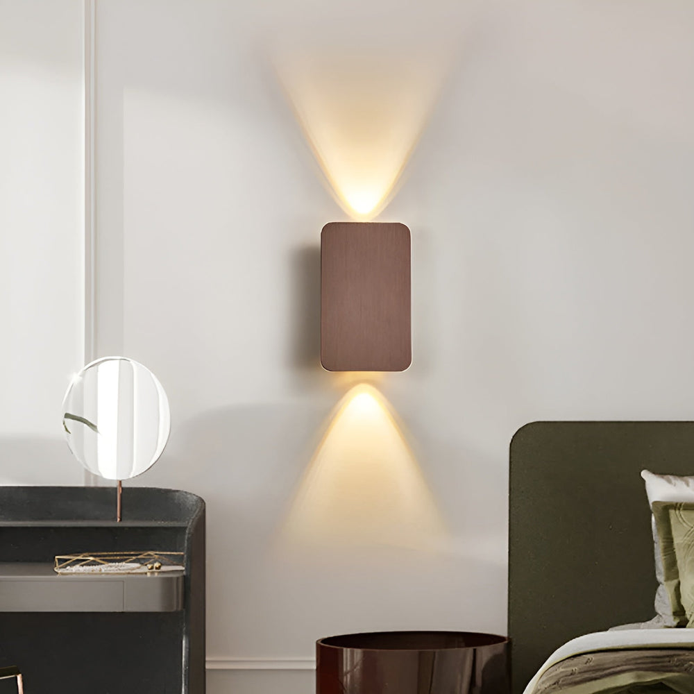 Applique murale LED minimaliste. Design élégant et moderne. Éclairage doux et homogène. Idéal salon, chambre.
