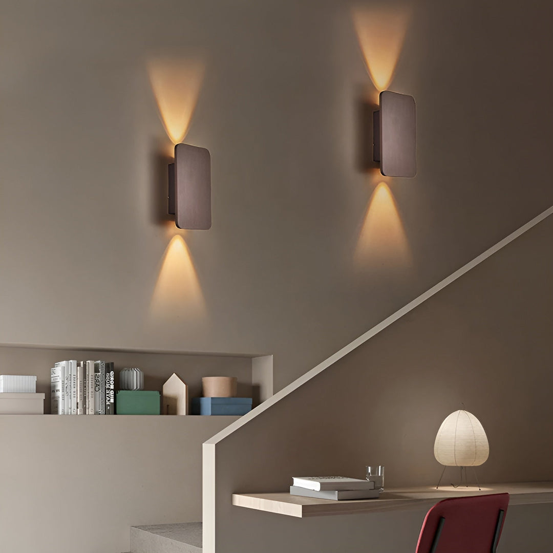 Applique murale LED minimaliste. Design élégant et moderne. Éclairage doux et homogène. Idéal salon, chambre.