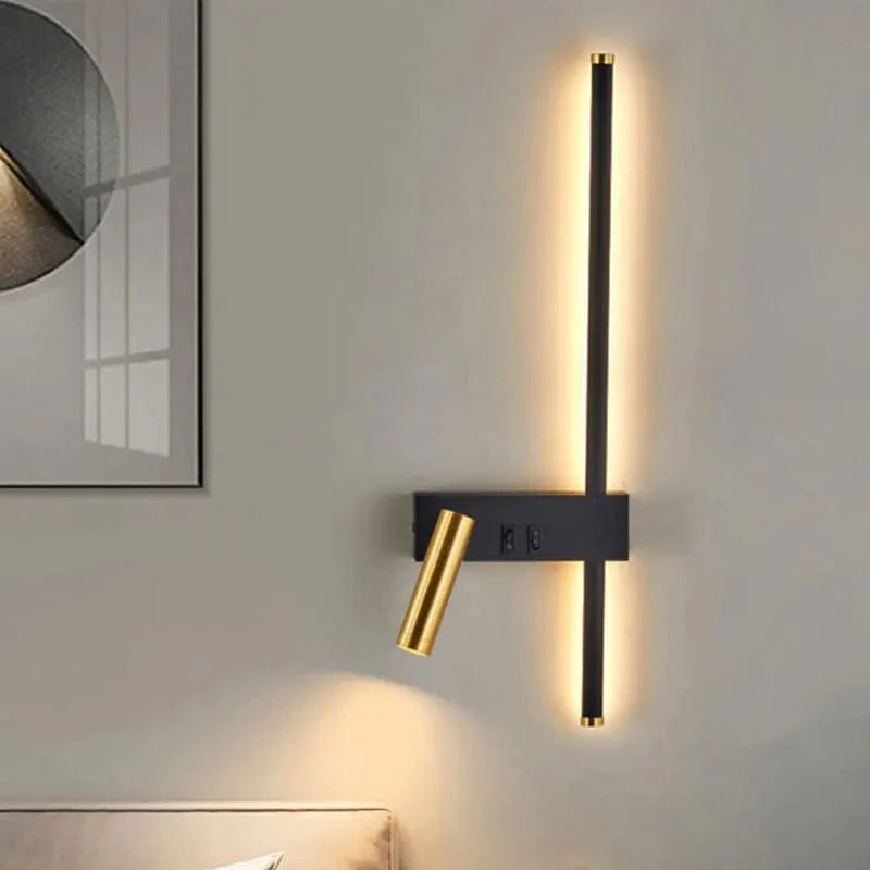 Applique murale LED moderne, lumière douce idéale pour la lecture. Design élégant, installation facile.
