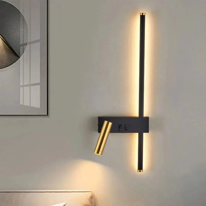 Applique murale LED moderne, lumière douce idéale pour la lecture. Design élégant, installation facile.