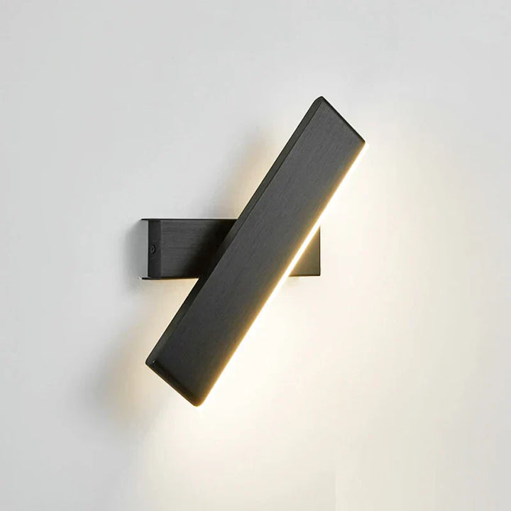 "Applique murale LED orientable, design moderne, tête rotative, finition métal brossé, parfaite pour éclairage directionnel."