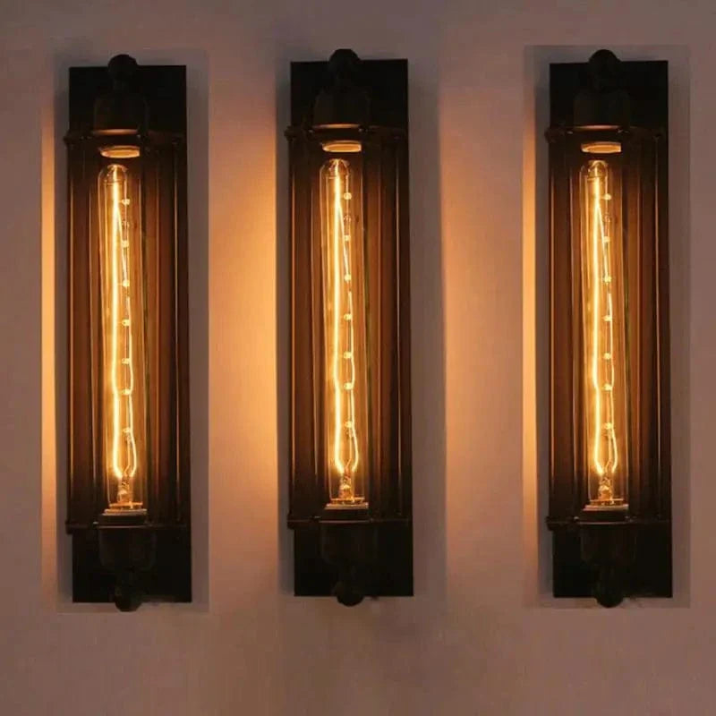 "Applique murale noire industrielle, éclairage LED vintage, design en métal noir mat, style élégant et moderne."