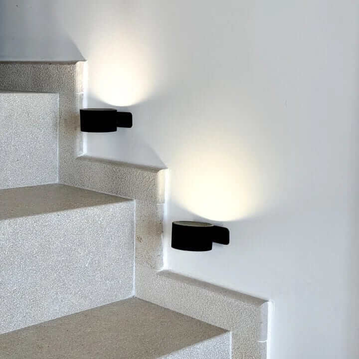 Applique murale sans fil, design minimaliste noir. Éclairage moderne et rechargeable.