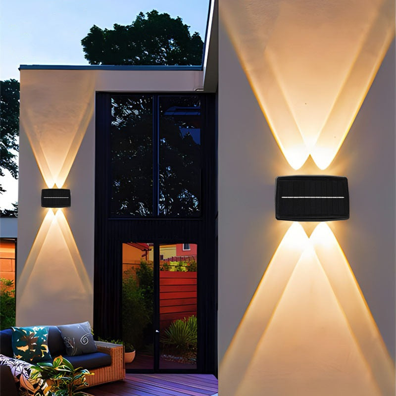 Applique solaire LED extérieure. Éclairage jardin élégant et moderne. Installation facile, sans fil.
