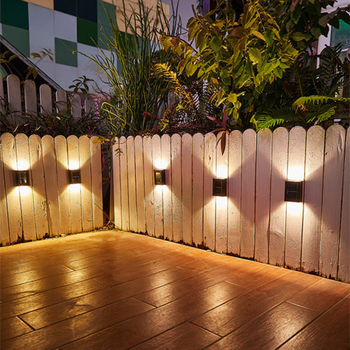 Appliques solaires LED extérieures. Design moderne, éclairage puissant et sans fil. Installation facile. IP65.