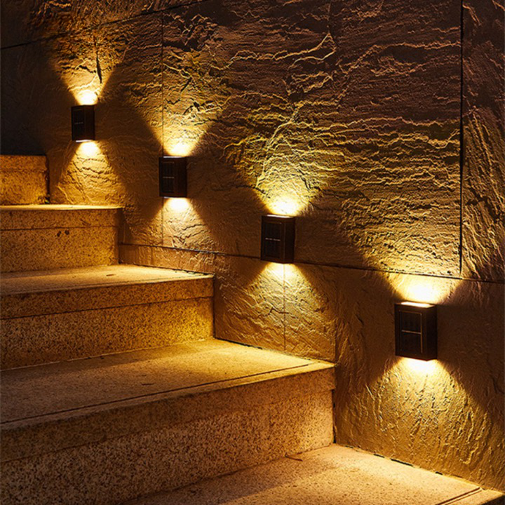 Appliques solaires LED extérieures. Design moderne, éclairage puissant et sans fil. Installation facile. IP65.