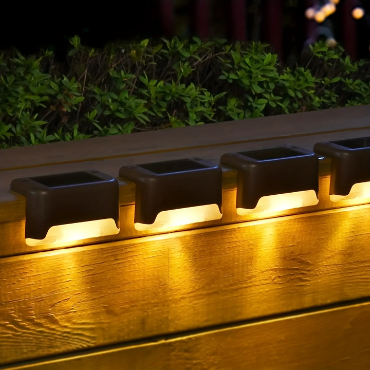 Appliques solaires LED extérieures. Éclairage jardin sans fil, design moderne, installation facile.