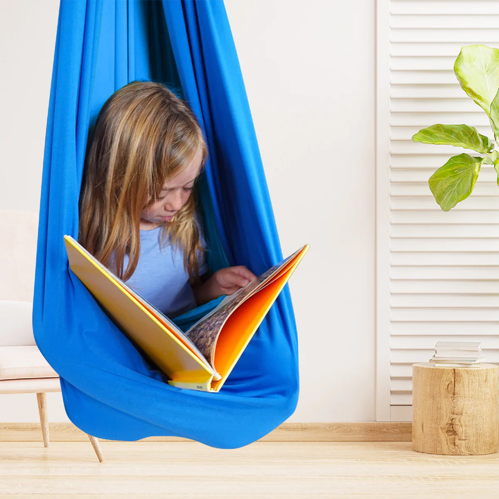 Balançoire sensorielle pour enfants, favorisant calme, concentration et développement de la motricité.