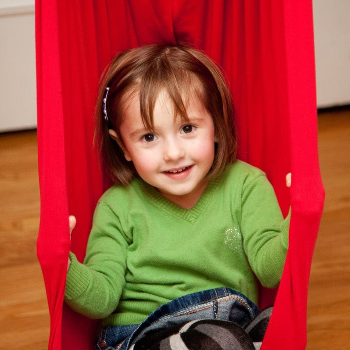 Balançoire sensorielle cocon pour enfants, procurant une sensation de sécurité, calme et détente.