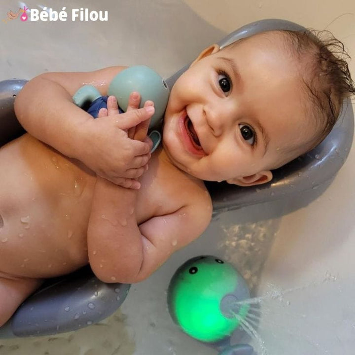 Mila la baleine d'éveil, jouet de bain lumineux. Parfait pour la stimulation sensorielle et le jeu aquatique bébé.