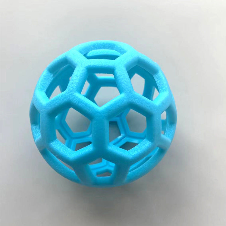 Balle interactive pour chien, durable et stimulante.  Favorise le reniflement et le jeu. Couleurs vives.