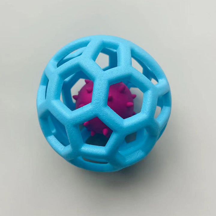 Balle interactive pour chien, durable et stimulante.  Favorise le reniflement et le jeu. Couleurs vives.