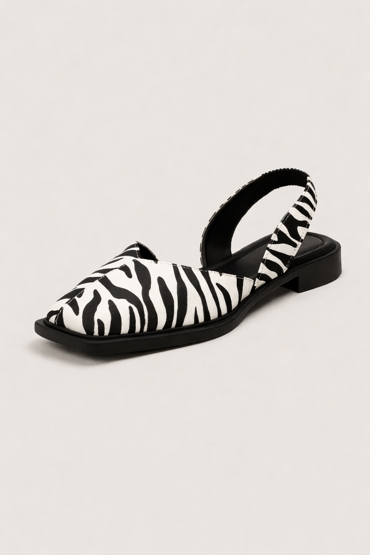 Gros plan sur des ballerines femme imprimées à motifs tendance, idéales pour un look mode chic et décontracté.
