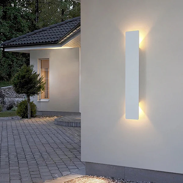"Bande LED étanche pour mur, aluminium moderne, lumière chaude ou froide, protection IP65, écoénergétique extérieure"