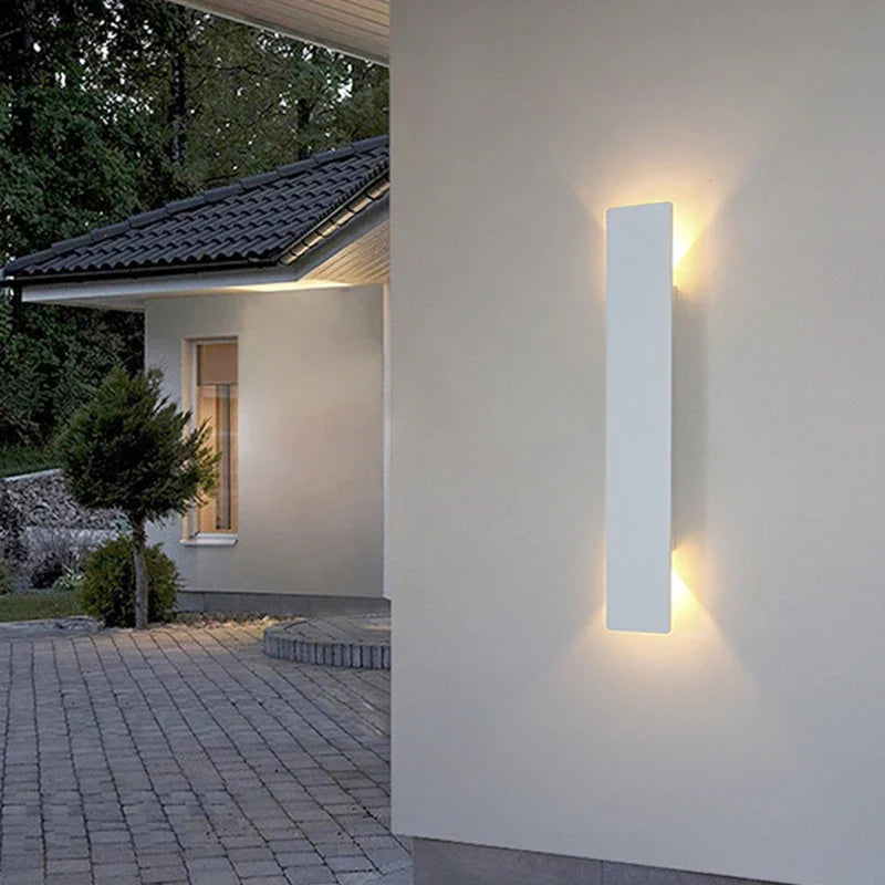 "Bande LED étanche pour mur, aluminium moderne, lumière chaude ou froide, protection IP65, écoénergétique extérieure"