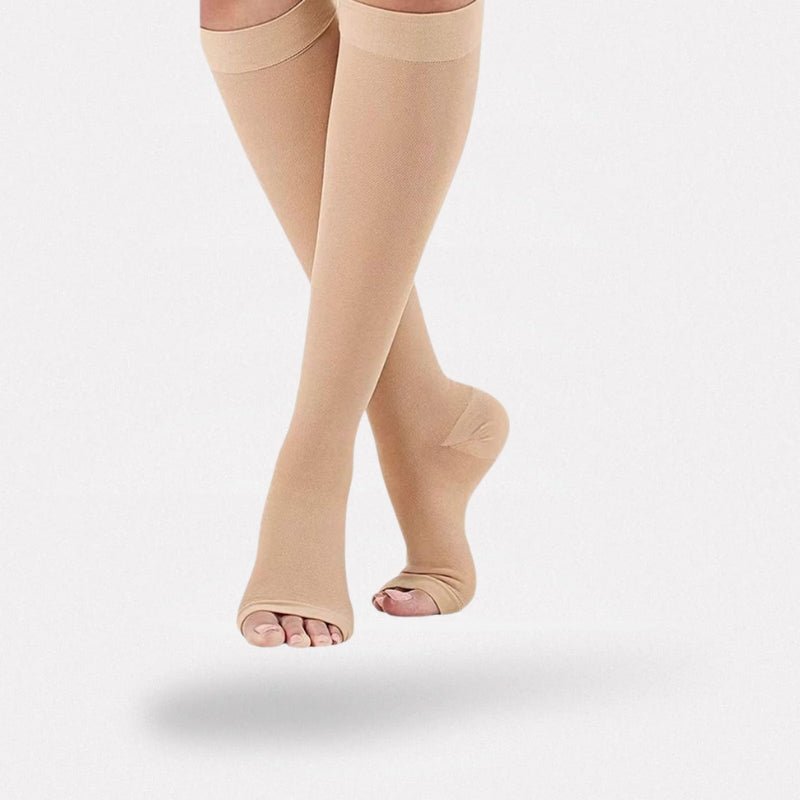 "Bas de compression courts noirs élégants pour améliorer la circulation, parfaits pour sport et journées actives."