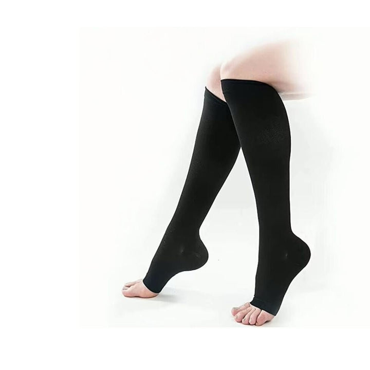 "Bas de compression courts noirs élégants pour améliorer la circulation, parfaits pour sport et journées actives."